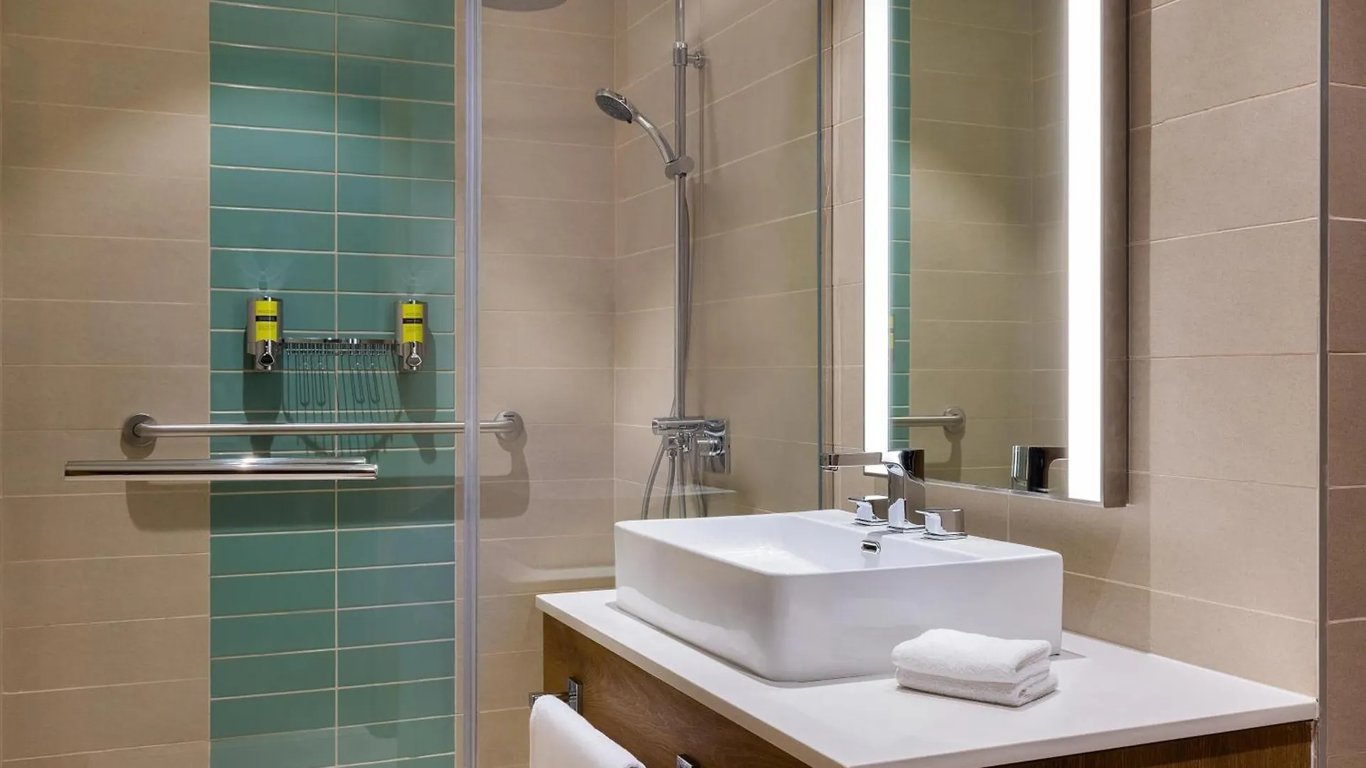 Hotel Element Dubai Airport